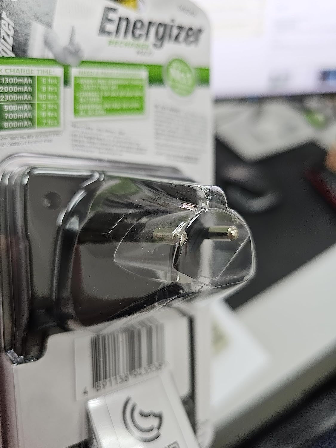 Maxi Battery Charger, Charges Nimh Rechargeable AA and AAA Batteries (4 AA Rechargeable Batteries Included)